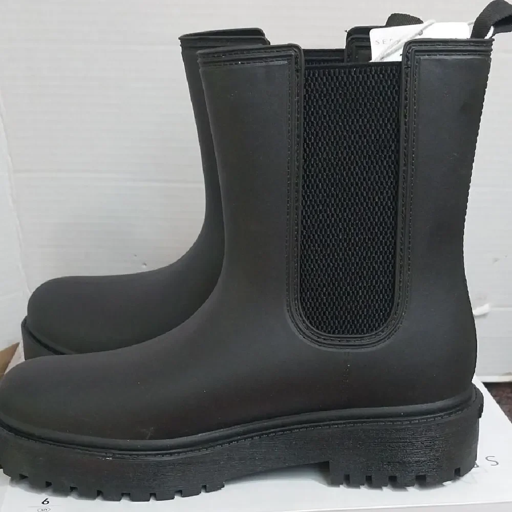 Serra Ladies Black Rain  and Garden Boots...SIZE 9...New in Box